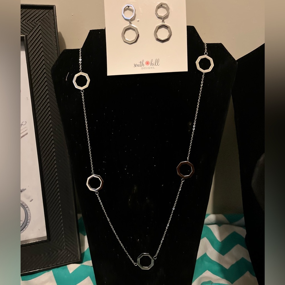 Octagon shaped earring and necklace set